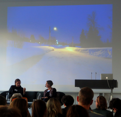 Annelie Bränström-Öhman och Maria Sundström diskuterade projektet Levda läsningar. Foto från Samtidskonstdagarna